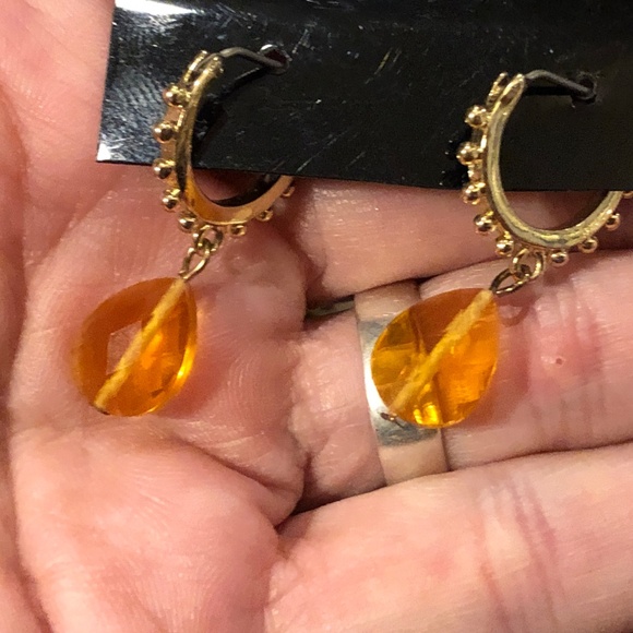 3/$40 VTG Studded Gold Dainty Small Hoop Pierced Earrings w/Yellow Bead Dangles - Picture 4 of 12